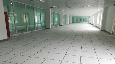未來星PVC防靜電地板廠家日產(chǎn)量1萬平，護(hù)航萬家匯寫字樓如期交工