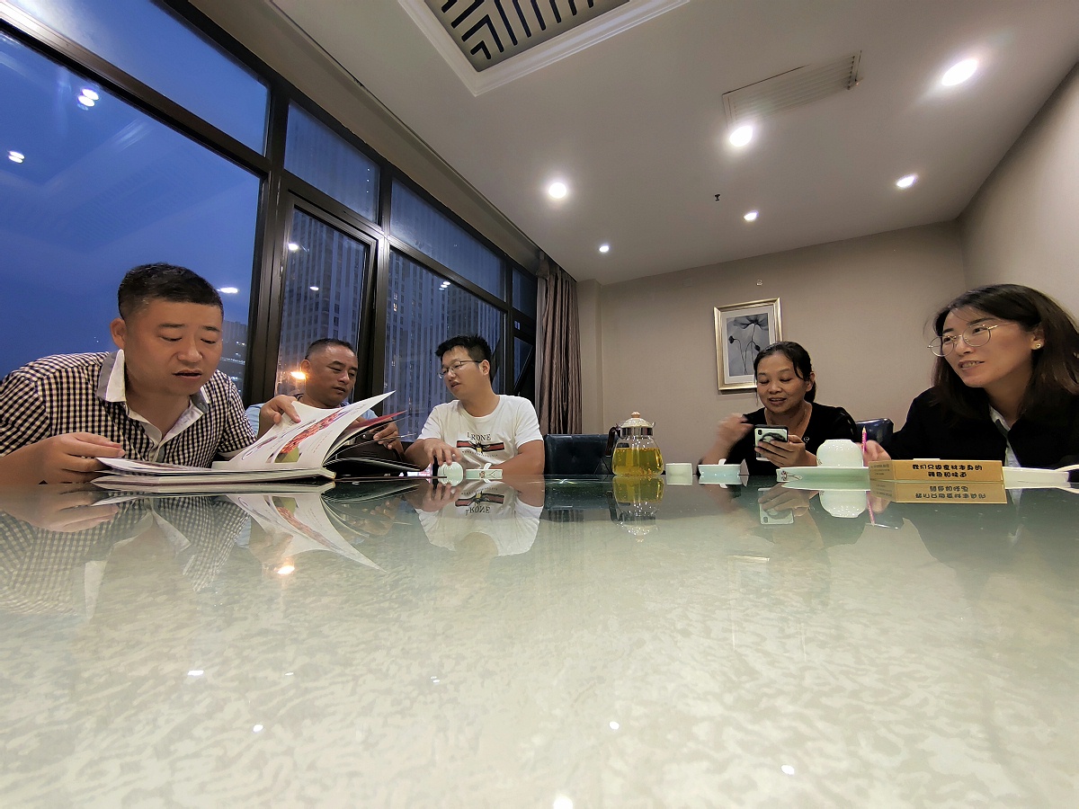 西安未來(lái)星地板有限公司員工聚餐照片3