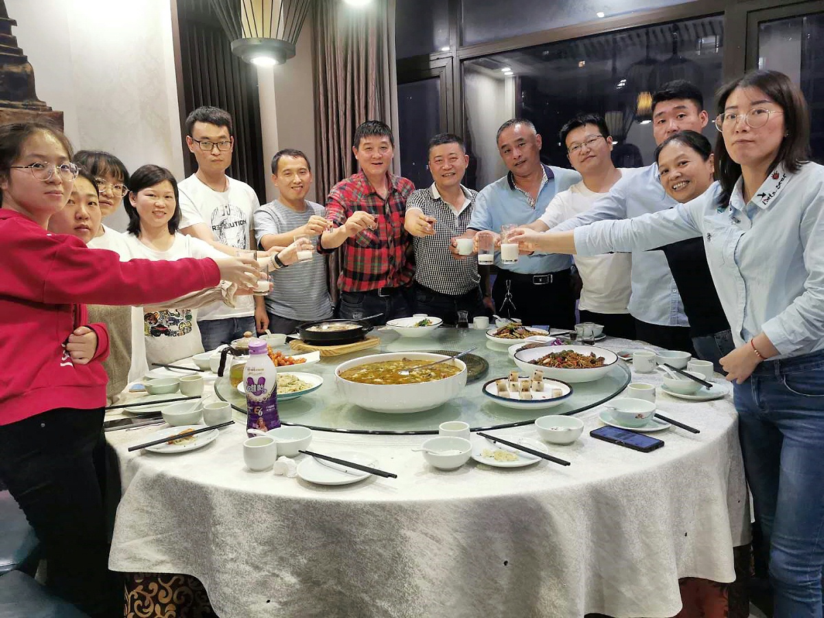 西安未來(lái)星地板有限公司全體員工照片